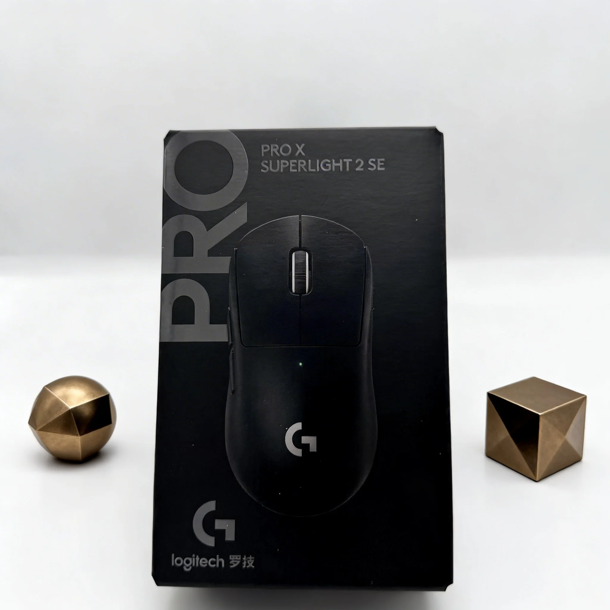 PRO X G102 mouse, ultra-lightweight at 60g, 44K DPI, 8kHz polling rate.
