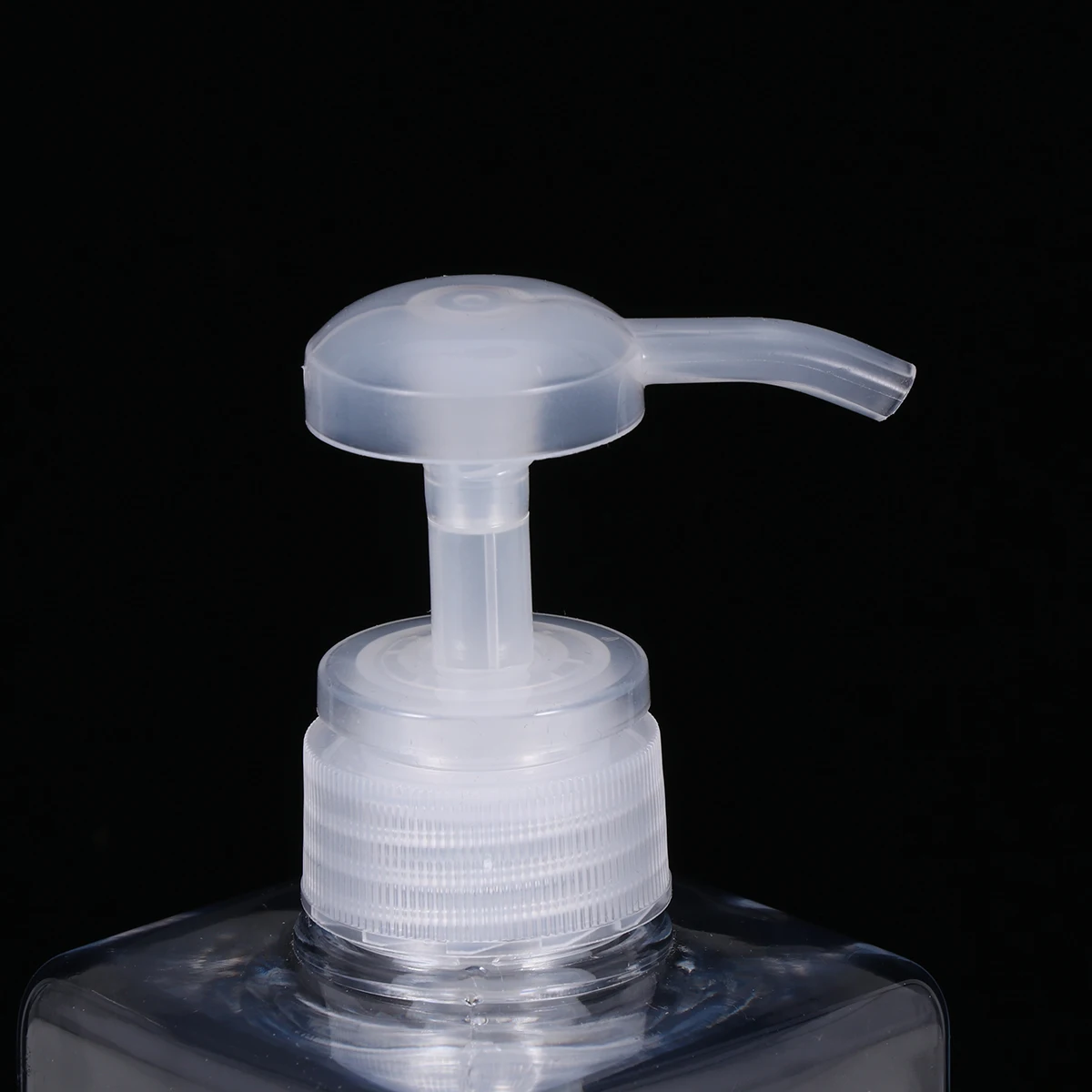 

2 pcs Plastic Pump Bottles High Capacity Refillable Travel Shampoo Lotion Containers for Liquid Soap Dispenser Storage