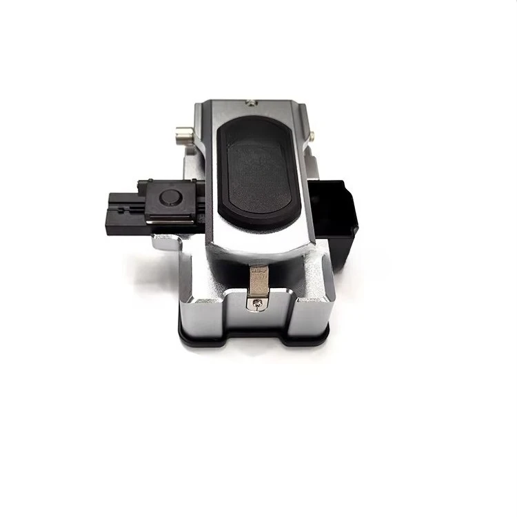 Automatic one-step high-precision fiber cutter for optical network installation