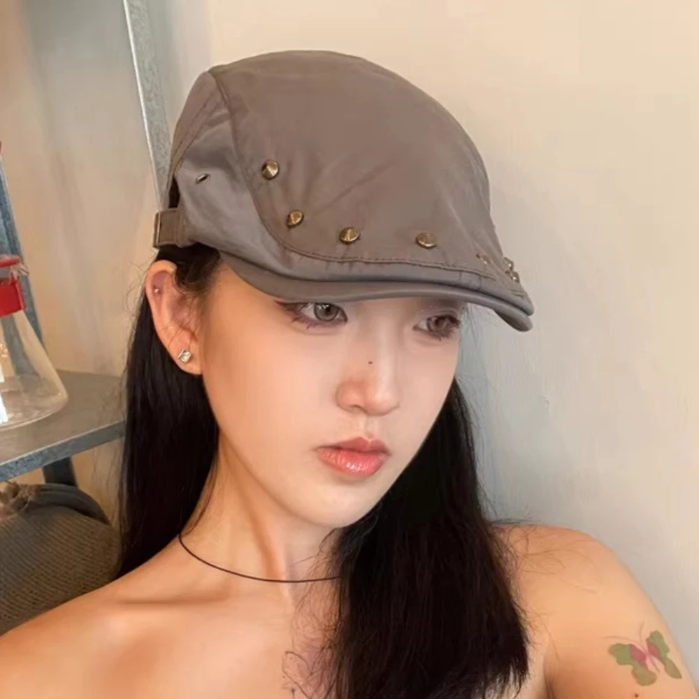 Retro Rivet Women'S Peaked Cap Hip-Hop Punk Forward Beret Vintage Newsboy Cap Outh Fashion Versatile Painter Caps for Women Men