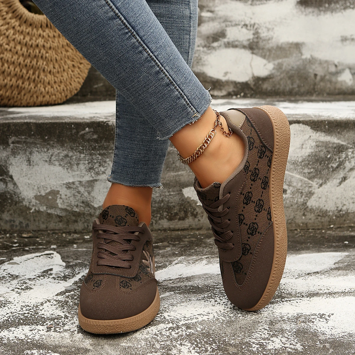 2026 Herbst Damenmode Wildleder-Sneaker mit Doppelschnalle und Metall-Details Leichte Atmungsaktive Bequeme Freizeitschuhe – Detail 8