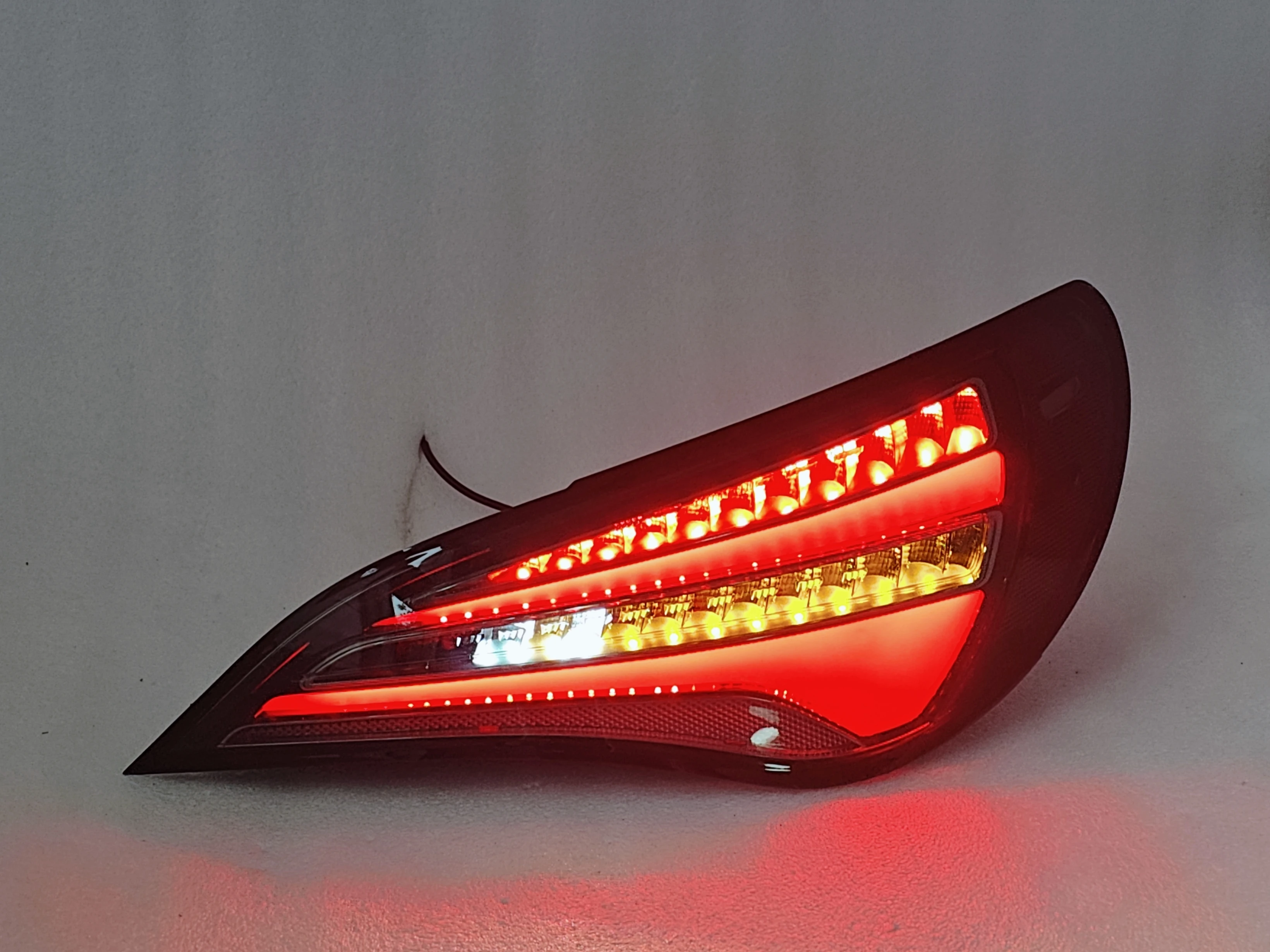 ضوء المصباح الخلفي الذيل ترقية كامل Led تدفق الضوء الخلفي الديناميكي مجموعة المصابيح الخلفية لمرسيدس بنز CLA 117 الذيل مصباح 2014-2019