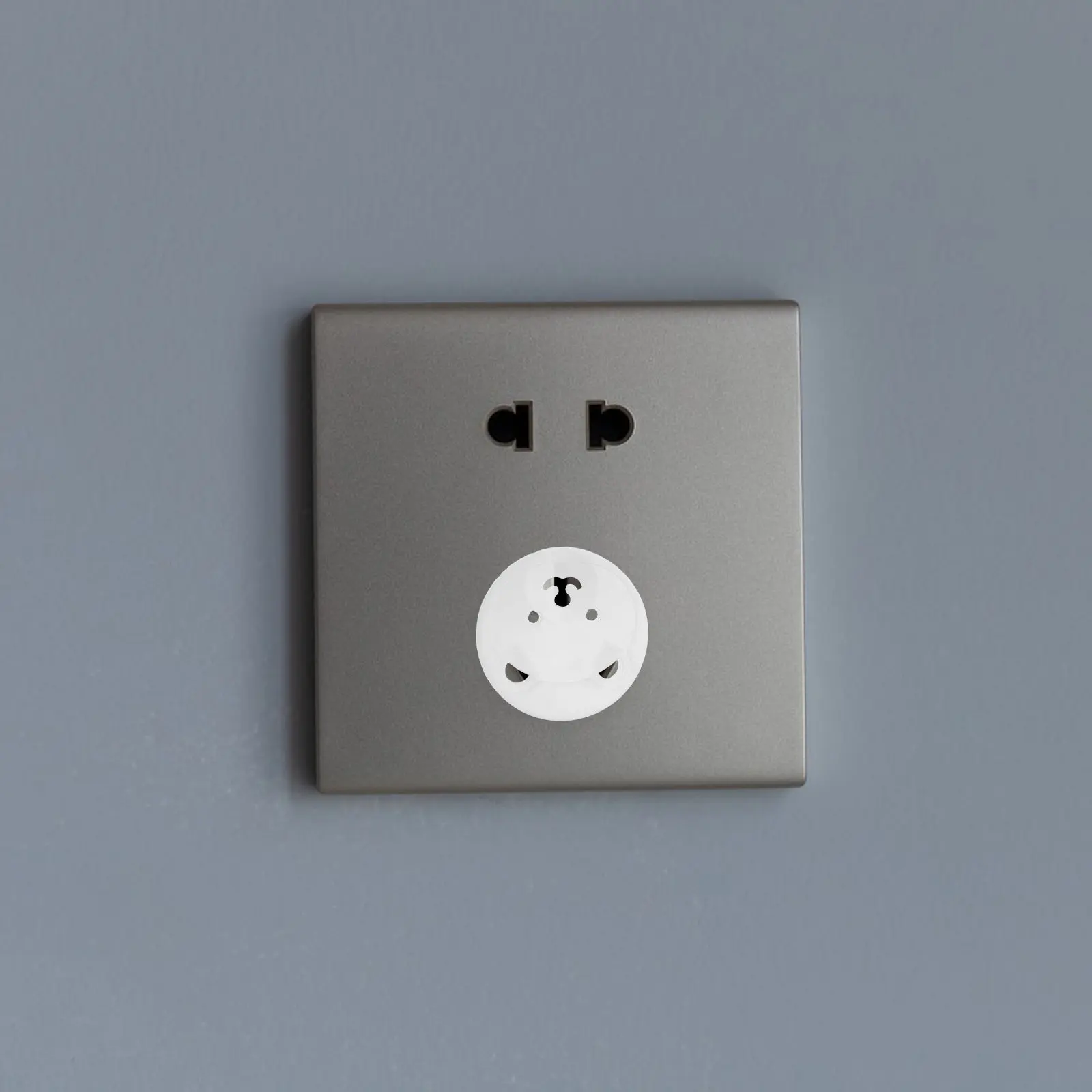 

30Pcs Thickened Round Head Bear Design Socket Covers European Standard Safety Outlet Protectors Baby Proofing Wall Socket Covers