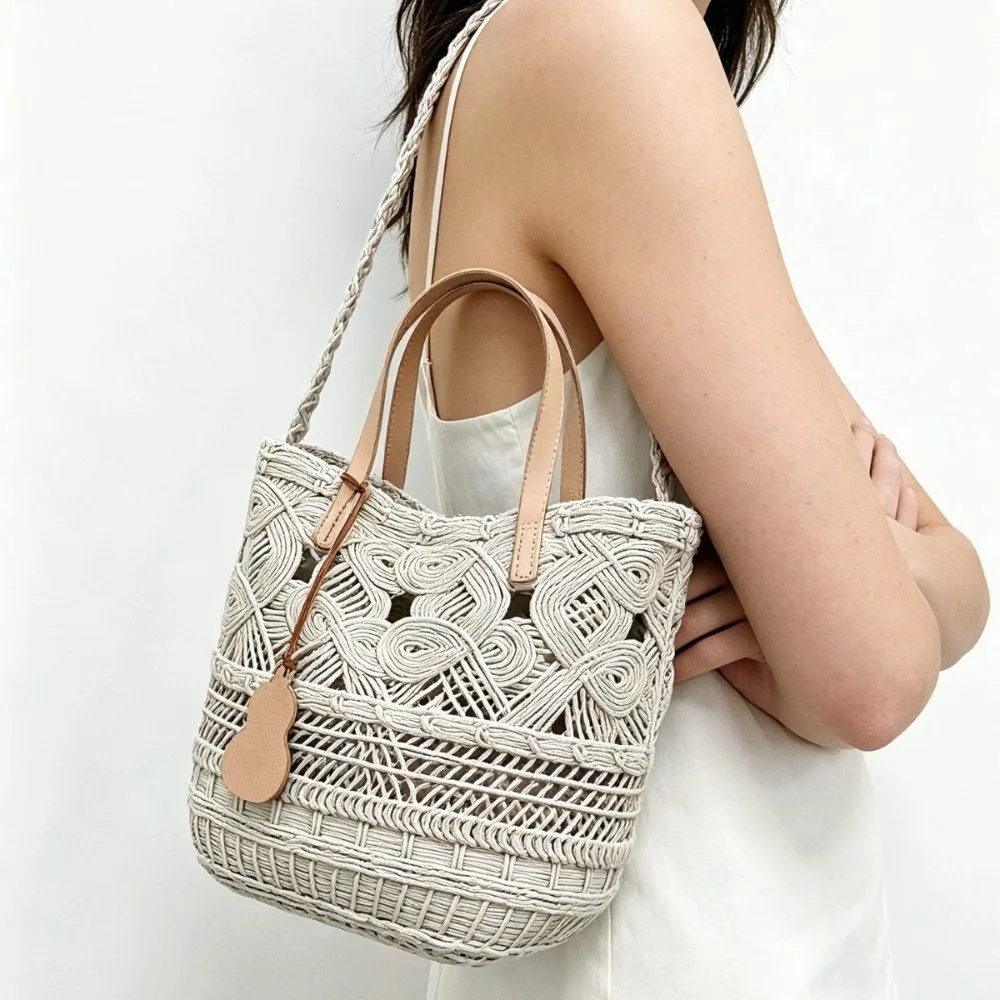 Hollow Hand-woven  2026 New Large-capacity Seaside Vacation Shoulder Underarm Handbag with Unique and Fashionable Texture
