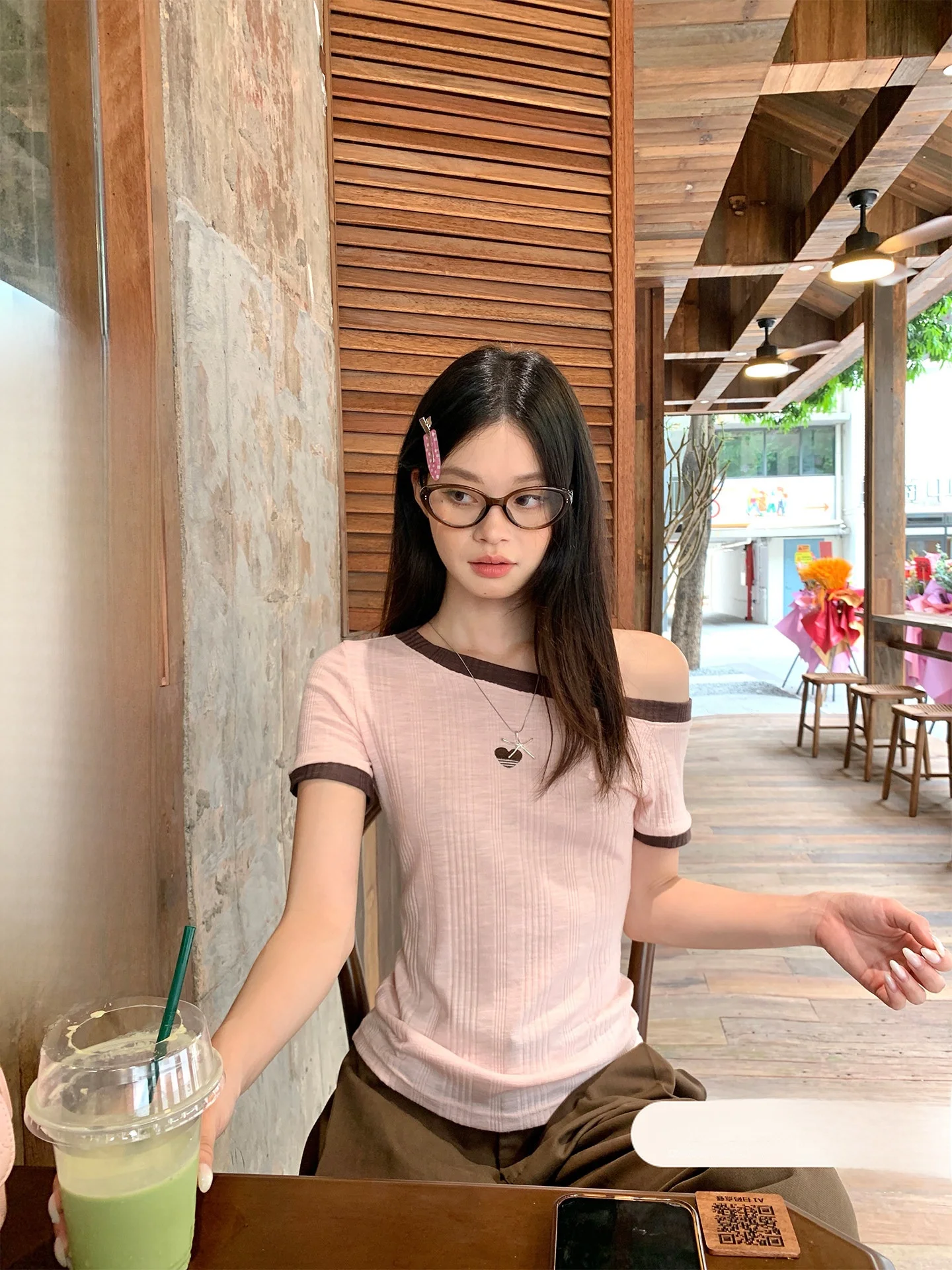 

Pink Shoulder Bared Short Sleeve Slim Fit T Shirt Women's Summer New Style Korean Style Commute Style Creative Pattern