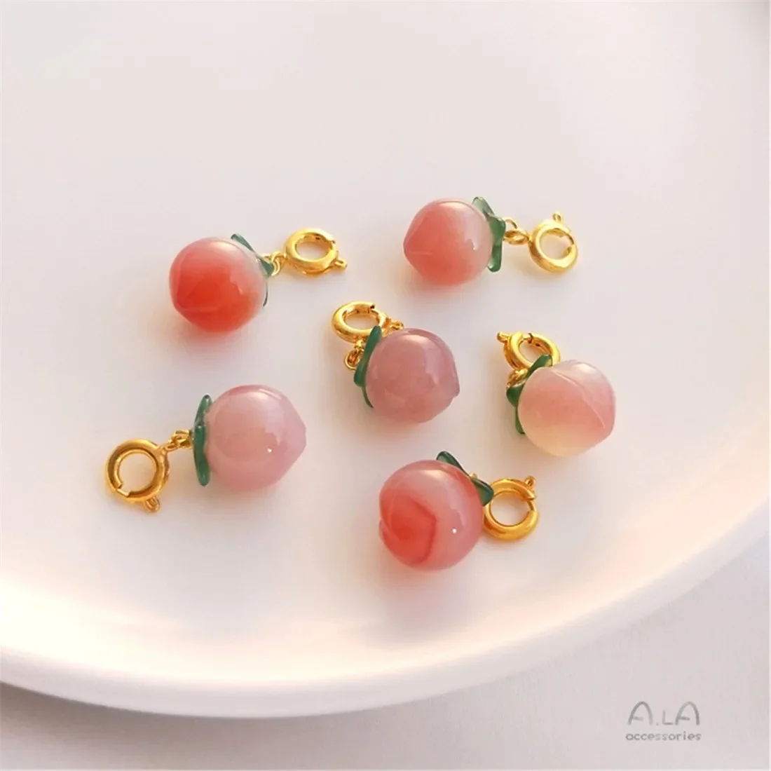 

Natural Southern Red Agate Peach Necklace Bracelet Pendant Peach Earring Accessories Jade Pendant DIY Charm C381