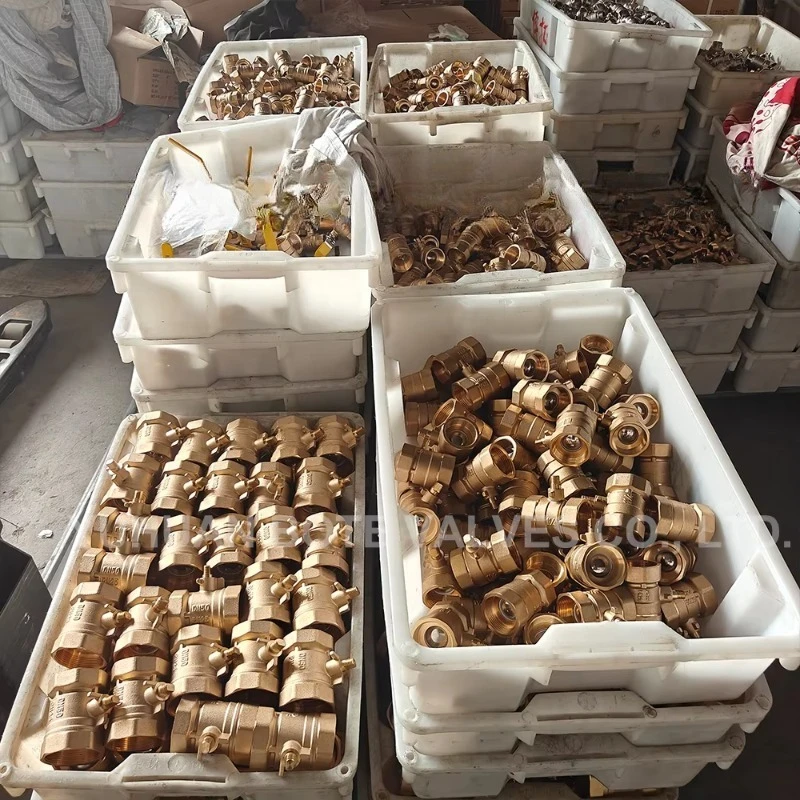 OEM الشركة المصنعة مزورة الثقيلة 600Wog منفذ كامل 1/2 " - 2 بوصة صمام كرة نحاسي على طراز كيتز ملولب للغاز والماء