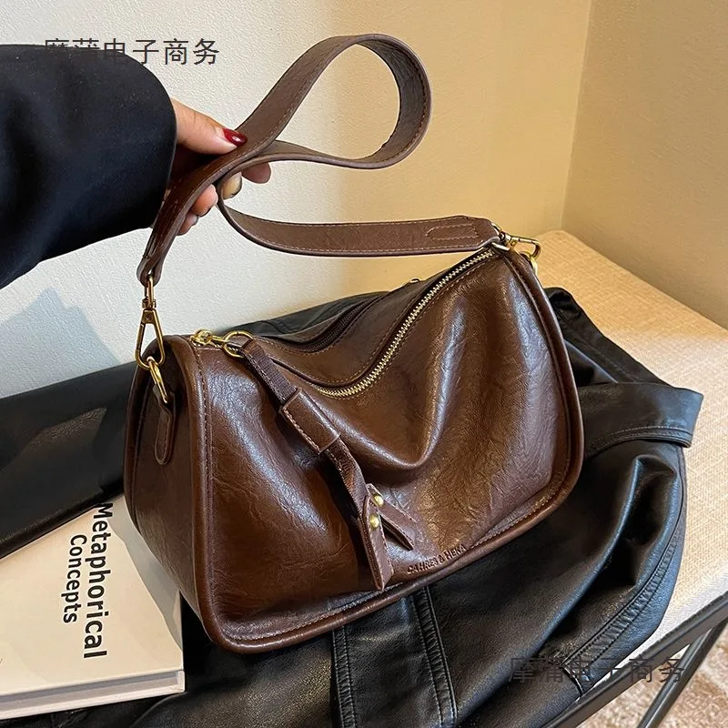 

New Vintage Wide Strap Large Capacity Women's Shoulder Crossbody Bag - 2025 Fall Winter, Textured & Versatile