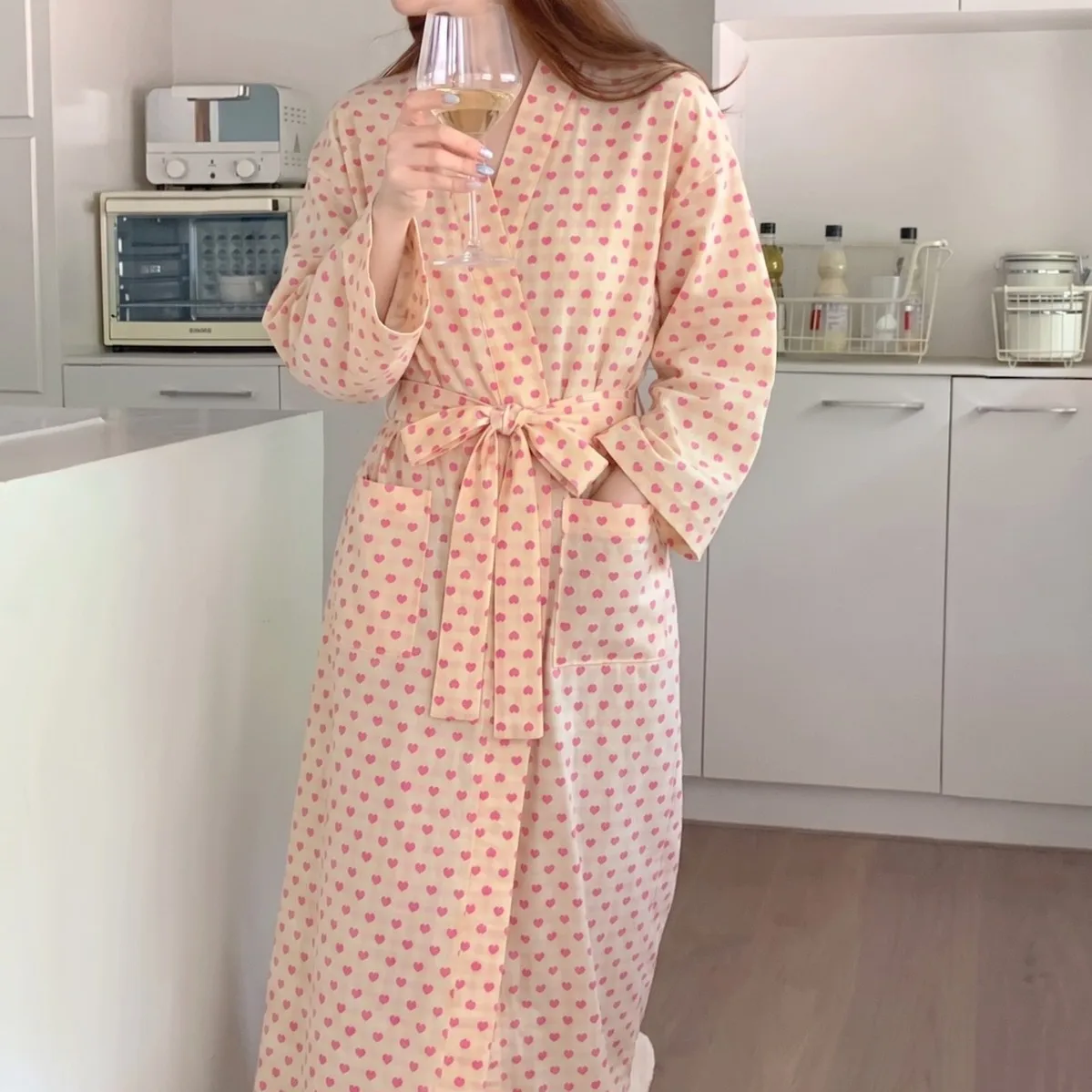 Neue hochwertige, lässige, karierte Herz-Pyjamas mit langen Ärmeln für Damen für Frühling, Herbst und Sommer, mittellange Robe, Bademantel, Nachthemden
