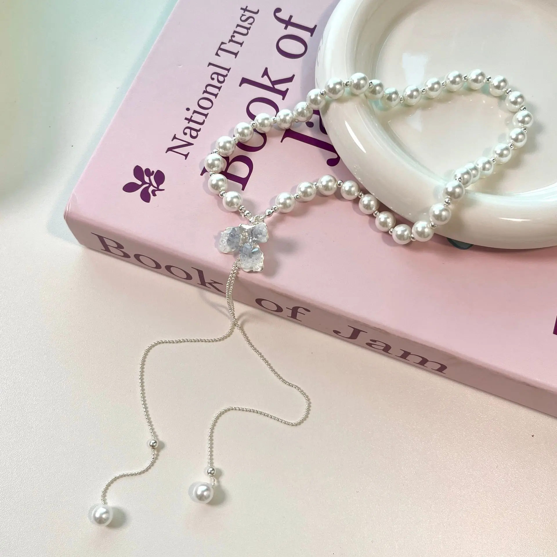 Light luxury butterfly pearl necklace, women's ice crystal blue iris, a multi wearing collarbone chain