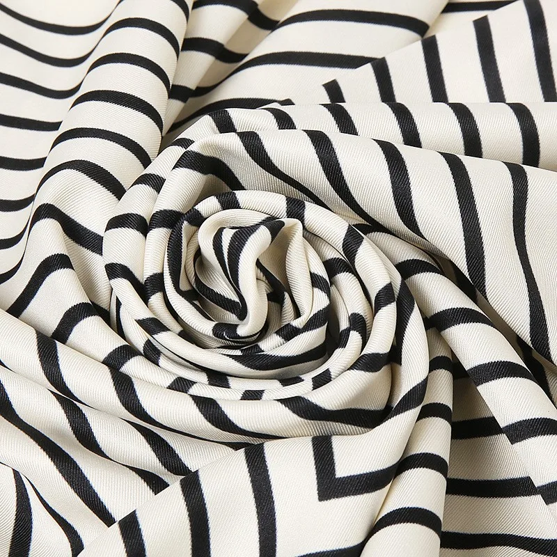 Damen Koreanischer Stil Minimalistischer Gestreifter Twill-Seidenschal 90cm, Vielseitiger Schal & Kopftuch – Detail 5