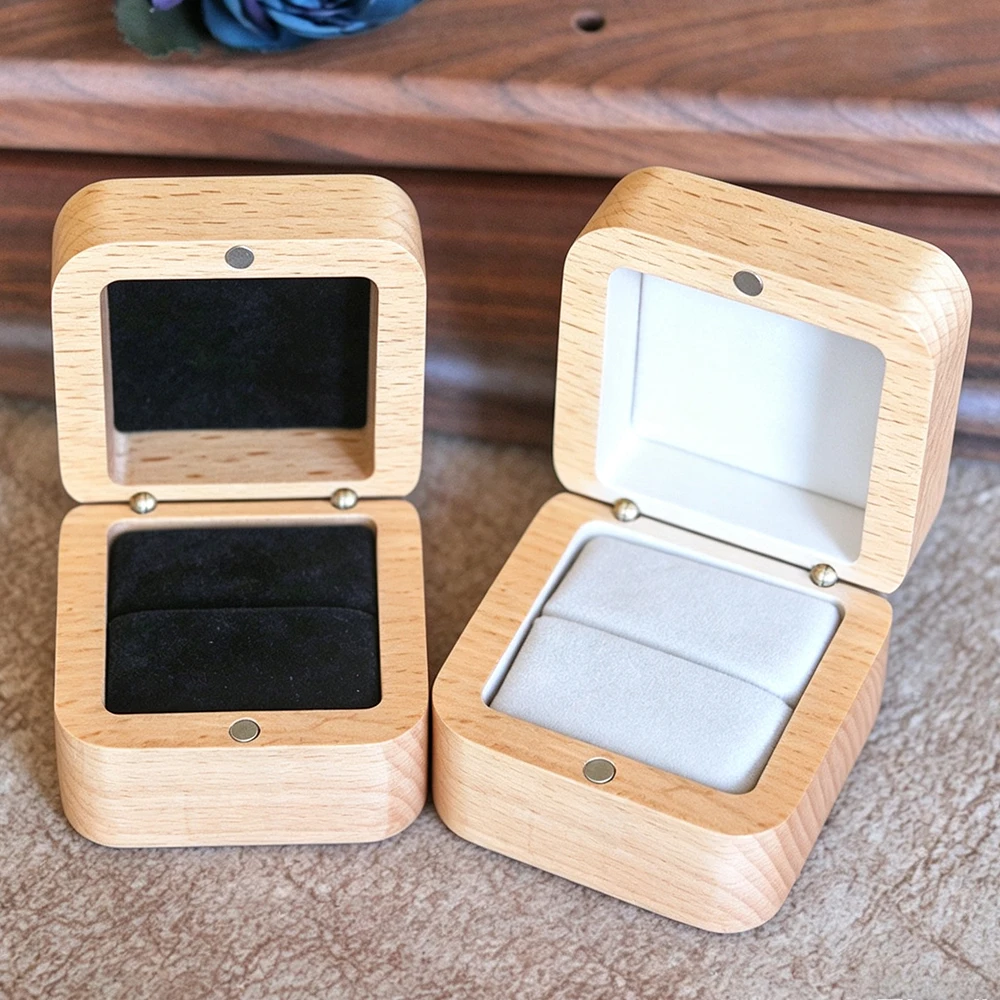 

Beech Lady Small Jewelry Gift Storage Box Solid Flip Cover Ear Stud and Ring Gift Box Retro Proposal Wedding Band Packaging Box