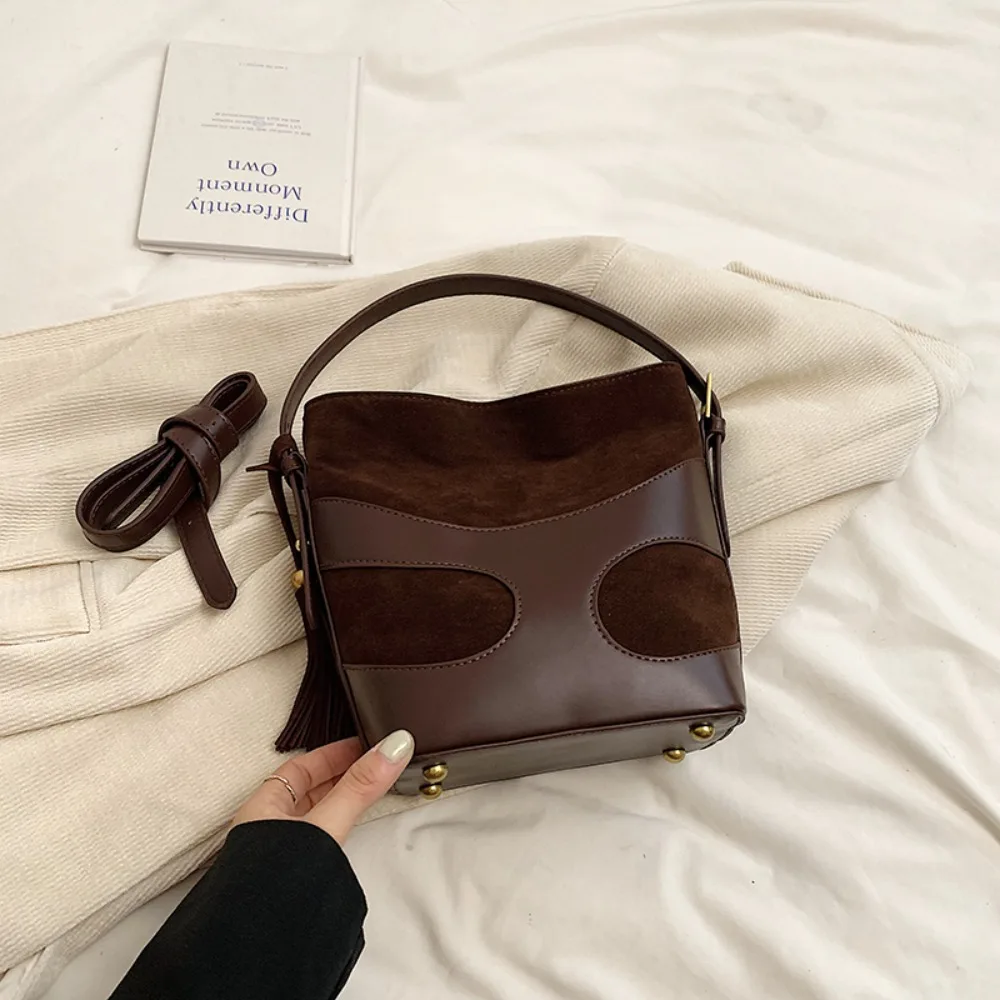 

Casual Tassels Pendant Faux Suede Bucket Bag Handbag Large Capacity Slouchy Hobo Bags Shoulder Bag Solid Color Tote Bag Holiday