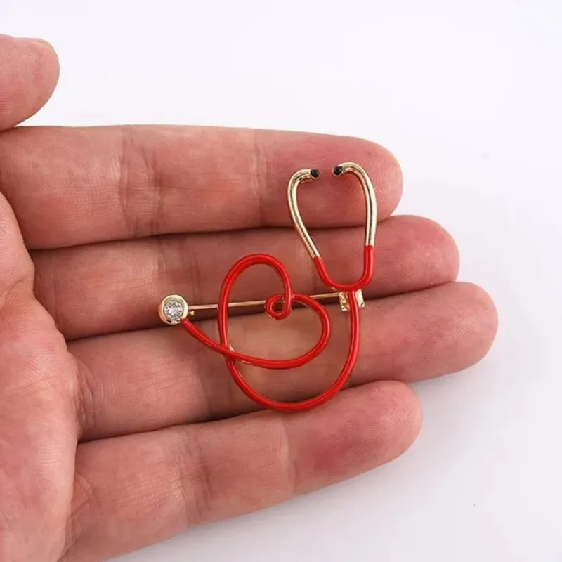 2pcs New Golden Stethoscope Heart Shaped Alloy Brooch Pins, Cute,for Doctor, All Seasons, with Backpack Lapel Badge Jewelry Gift