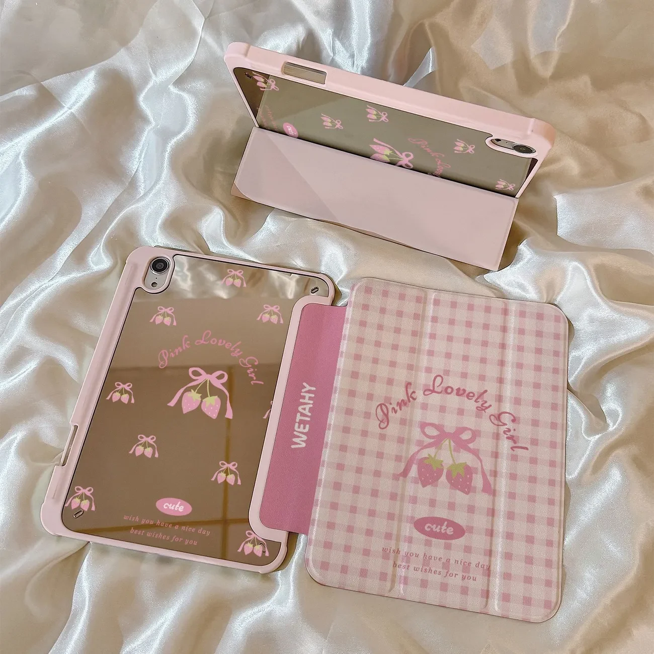 

Зеркальный чехол-подставка в клетку с клубничным принтом для iPad Pro 11, 13 (M2, M4, M3), 9.7, 10.2 (5/6-го поколения), 7/8/9/10/11-го поколения, Mini 6, 7, Air 3, 4, 5, 6