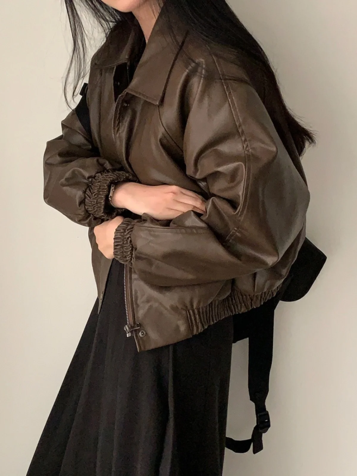 겨울 여성용 플리스 안감 가죽 재킷 루즈핏 긴 소매 턴다운 칼라 패셔너블 레트로 홍콩 스타일 숏 코트