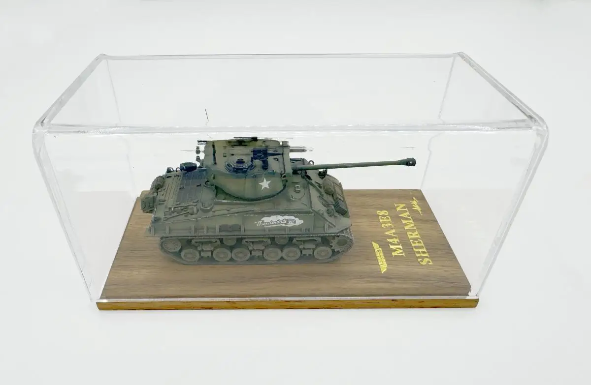 ZH72001 1/72 Sherman M4A3E8 Tank Thunder 7 NO. Attached T66 Track Finished Model