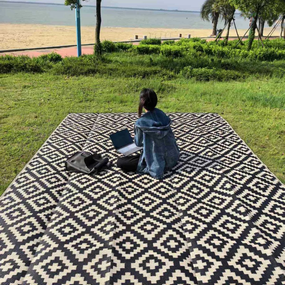 Outdoor RV Camping Mat Waterproof PP Woven Carpet for Patio Beach Lawn Portable Dual-Sided