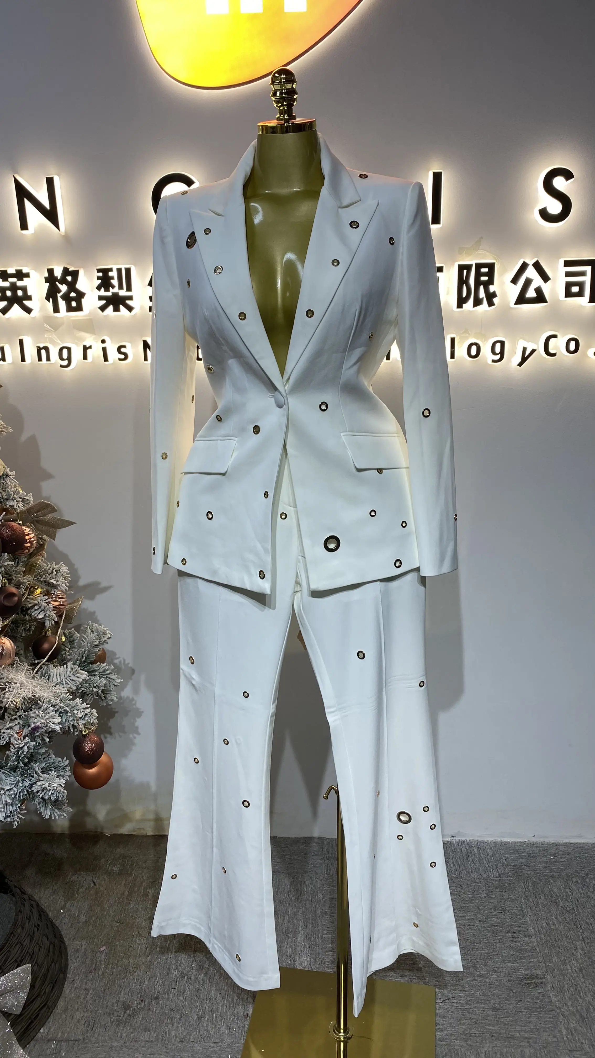 

2025 Autumn/Winter New Arrival: Heavy Industrial Metal Ring Set, Capsule Buckle Set, Speaker Pants Two-Piece Set-GZXX355