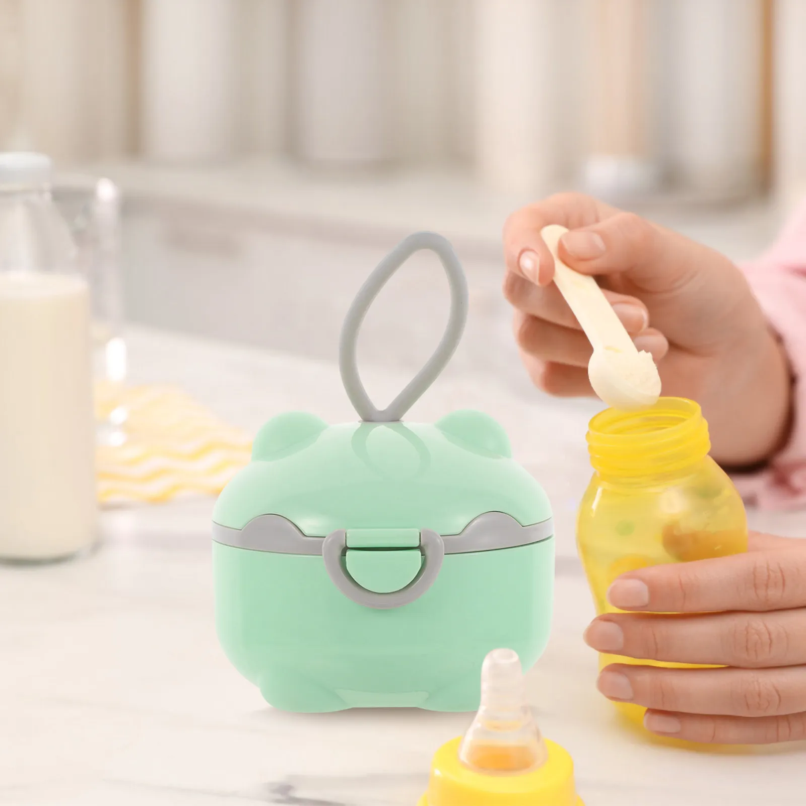 Travel Formula Dispenser Portable Sealed Baby Food Container for Milk Powder Rice Cereal Freshness Keepers Compact Lightweight