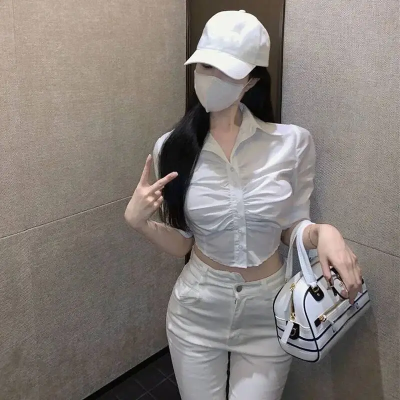 Lucyever, nuevas camisetas cortas ajustadas sexis para mujer, Túnica con pliegues Y K, camisa de manga larga para mujer, blusas blancas con botones de moda coreana