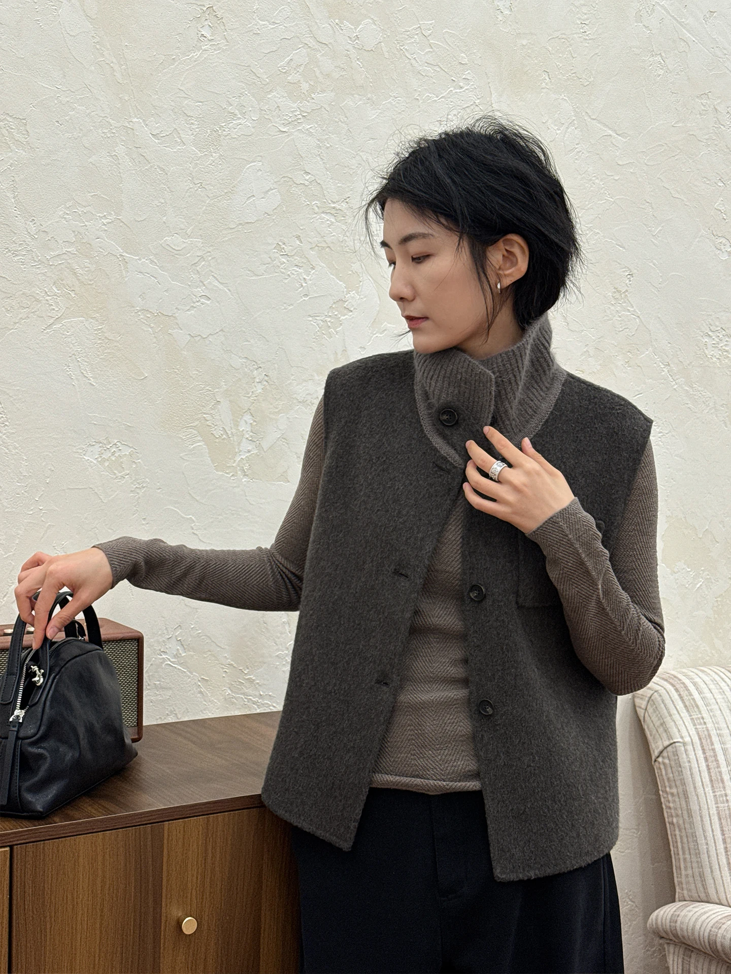 

Langqing Woolen Knitted Vest Women's Early Spring New Sle Camere Warmth Layering Top Collar Regular Length Single Bu...