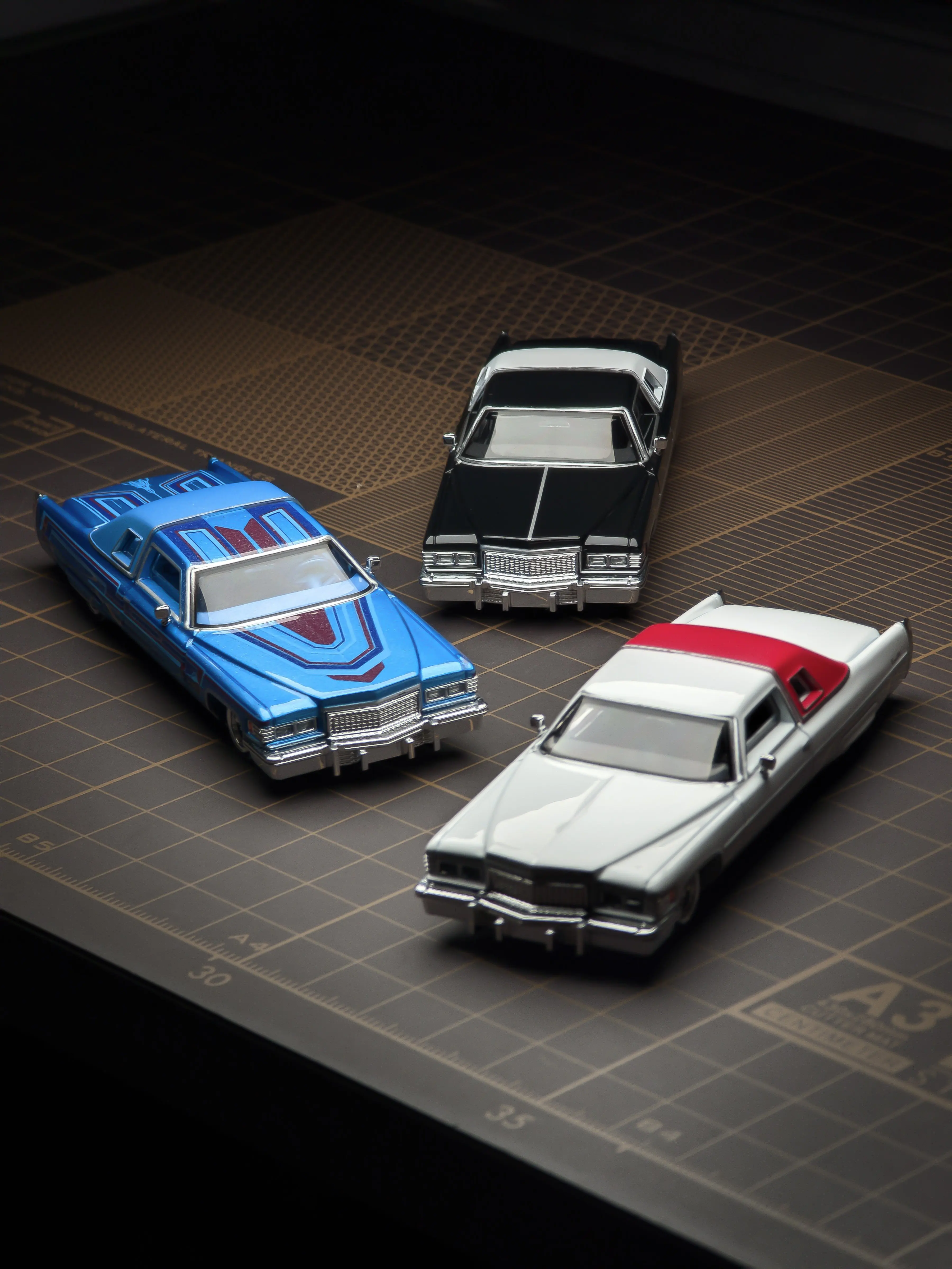 97M Diwei 1/64 Lowrider Bouncing Car Alloy Model