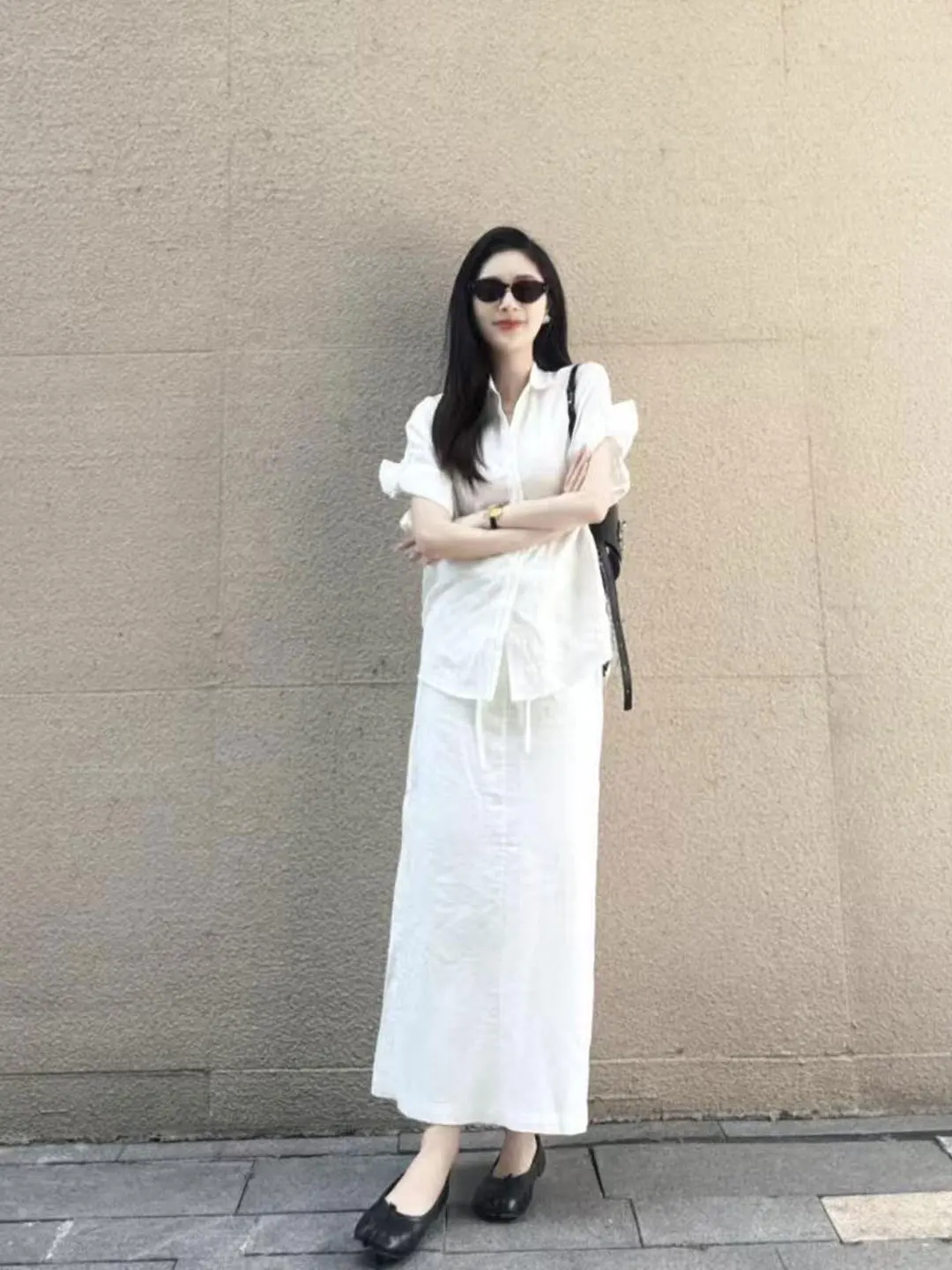 

White Neck Short Sleeve Shirt And Waist Cinching Half Skirt Two Piece Set for Women Summer Fashion Slimming High Waist