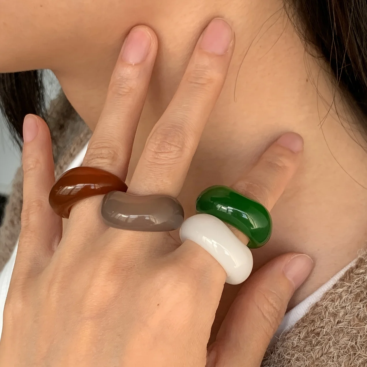 4-piece set of Bohemian irregular resin rings for women with unique personality design suitable for daily banquets, fashionable