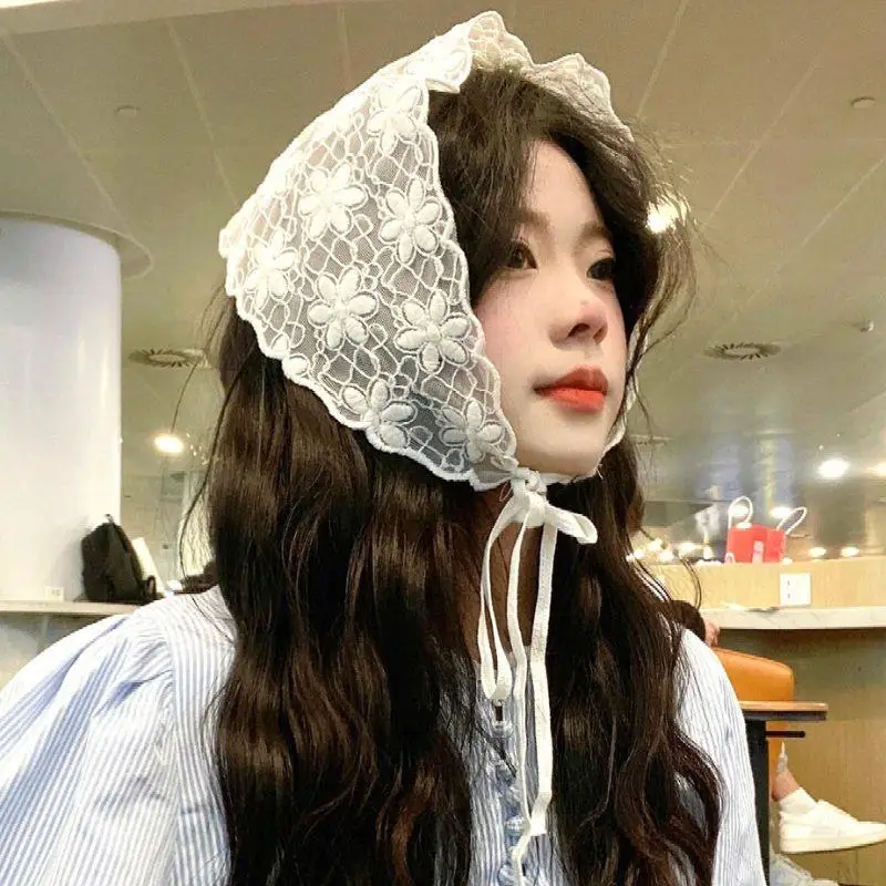 

Elegant Lace Bandanas Scarf Retro Lace Floral Triangle Headscarf Embroidered Hair Scarf Turban Hair Wraps Long Ribbon Scrunchie