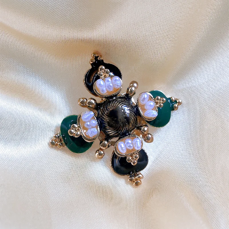 Women Palace Baroque Pearl Enamel Cross Brooches Pins Creative Vintage Suit Coat Jewelry Wedding Party Retro Brooch Pin For Lady