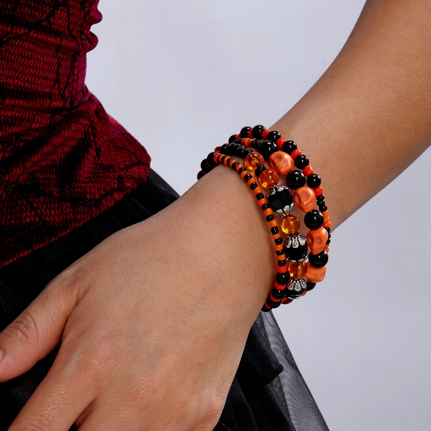 Kreatives Mehrschichtiges Totenkopf-Reisperlen-Armband für Damen und Herren Punk Goth Skelett Stapelbare Armbänder Halloween-Party-Schmuck – Detail 2