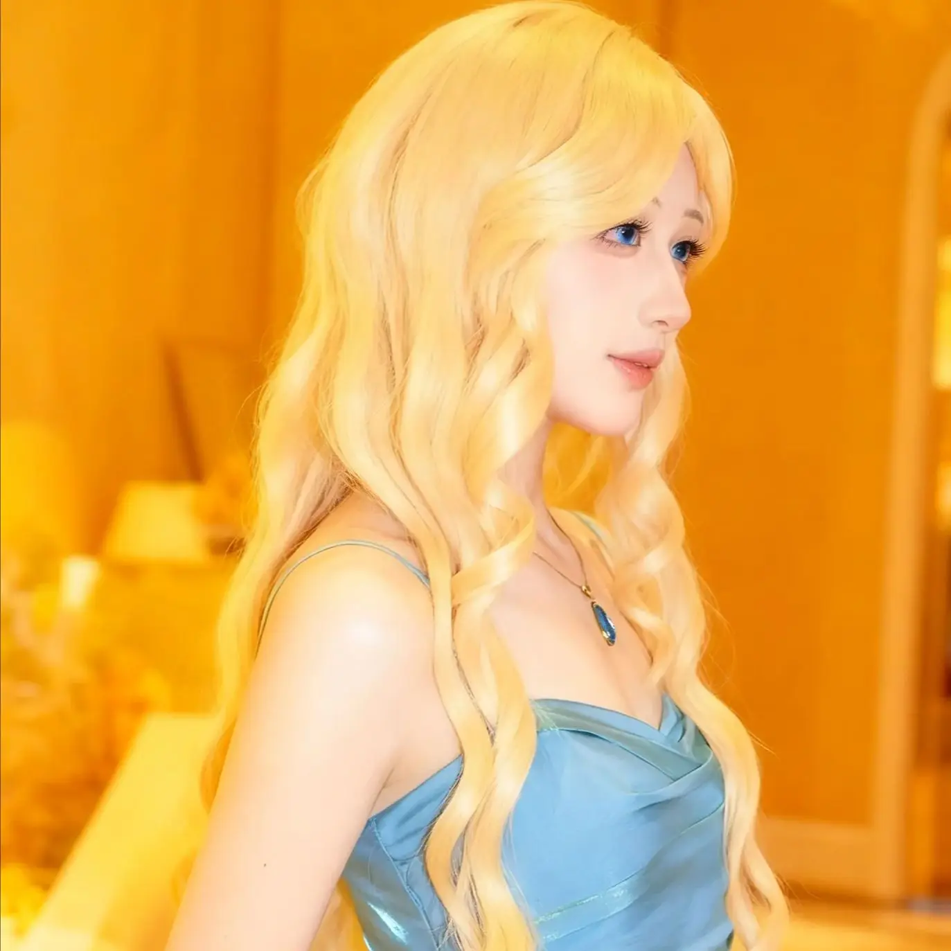 

Valley Haley cosplay Wig 75Cm long yellow hair Synthetic Wig+Wig cap Party Halloween Wig