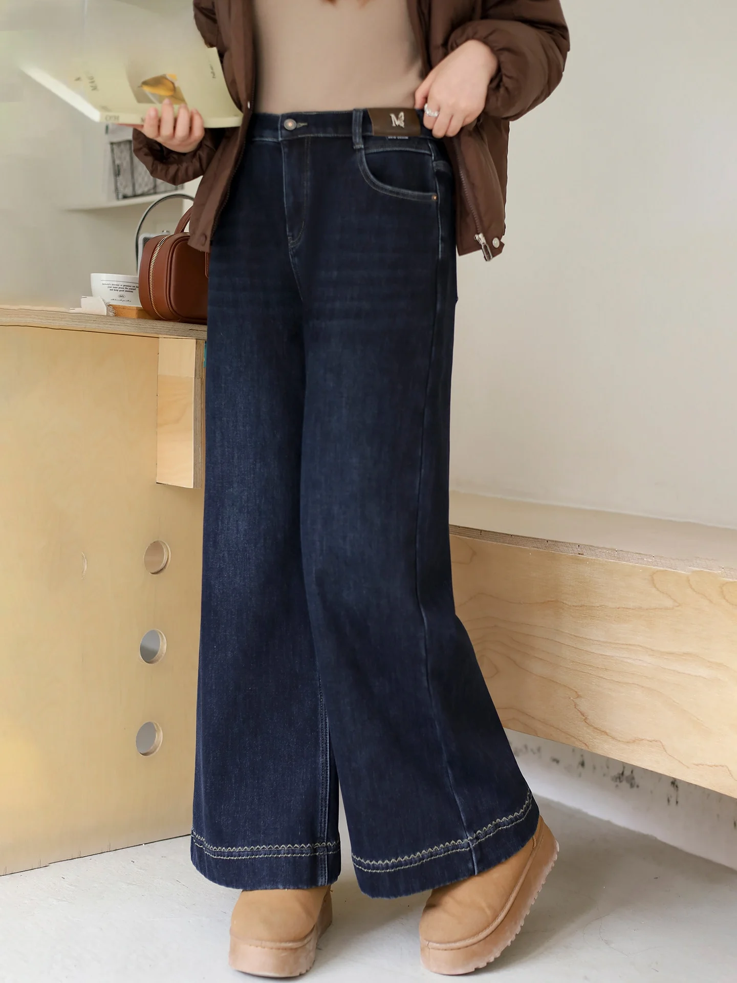 

Женские зимние теплые джинсы больших размеров с флисовой подкладкой, расклешенные, с широкими штанинами, для повседневной носки, с высокой талией, из смесового хлопка и полиэстера, деним