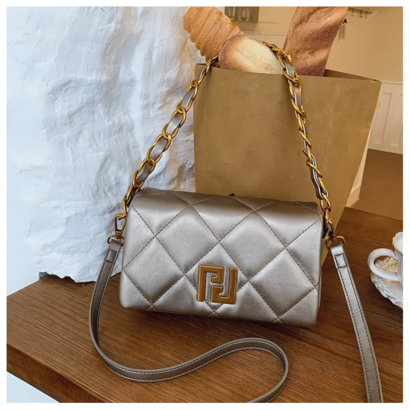 

High-End Ladies Handbag Made Of Rill-Printed Leather Featuring Casual Paris High-End Daily Refined Style​