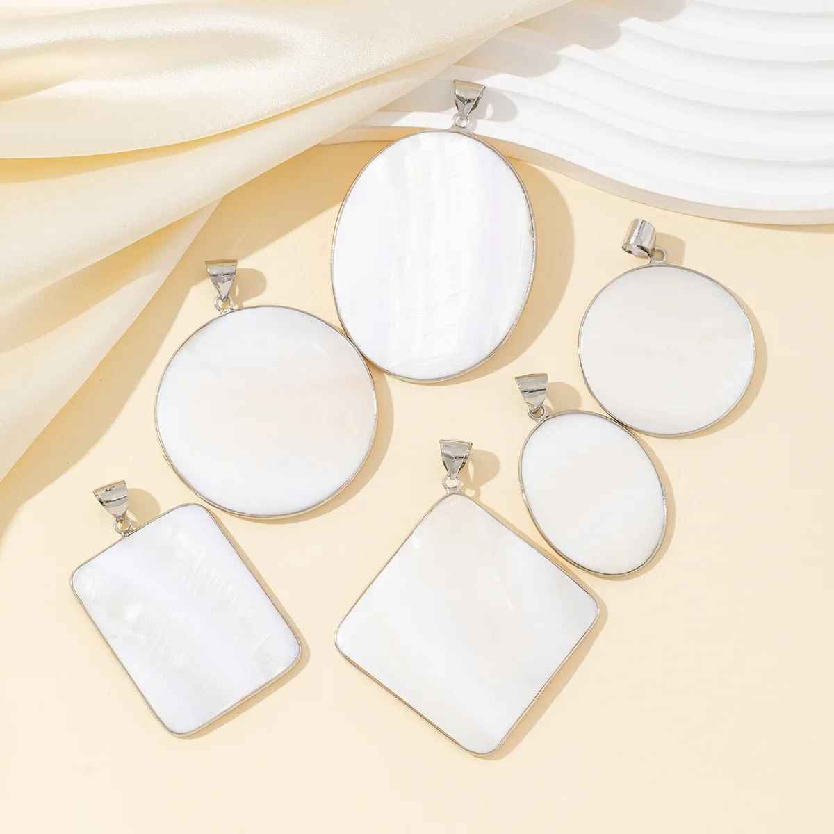 Popular Mother of Pearl Shell Embroidered Elliptical Pendant DIY Shell Geometric Shaped Jewelry Making Necklace Accessories