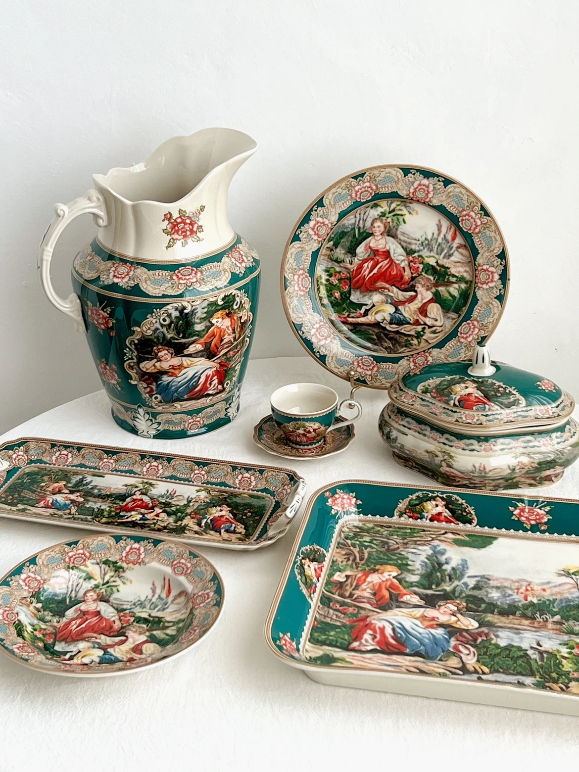 

Collection of Famous Paintings and Figures Series British Chinese Color Retro Dark Green Ceramic Plate Dishes and Plates Sets