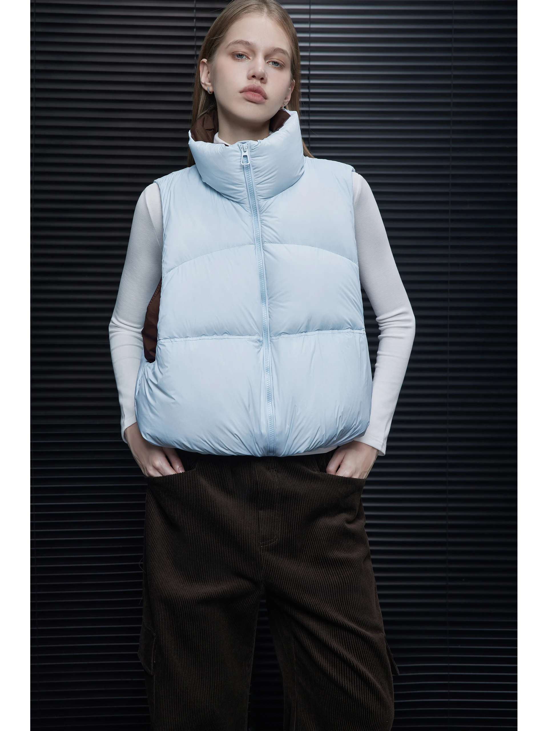 

Утепленный женский пуховый жилет оверсайз в стиле Street Style с цветными блоками, уникальный, красивый, зимний, новинка, без рукавов