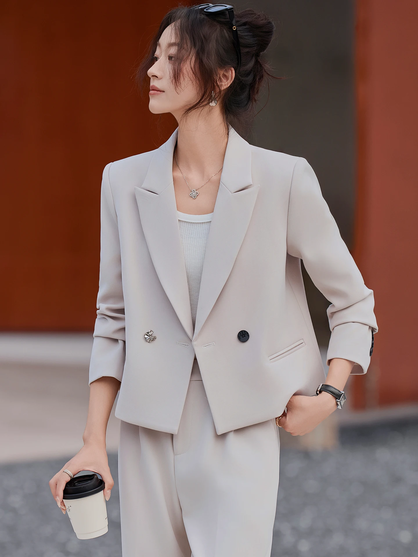 

Milk White Short Suit Jacket Women's Spring Autumn 2026 New Professional Fashionable Short Style Women's Suit Set