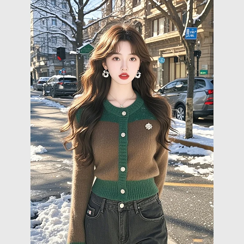 

Winter Personality Light Luxury Fashionable Temperament Slim Classic Versatile Brown Splicing Base Sweater for Women