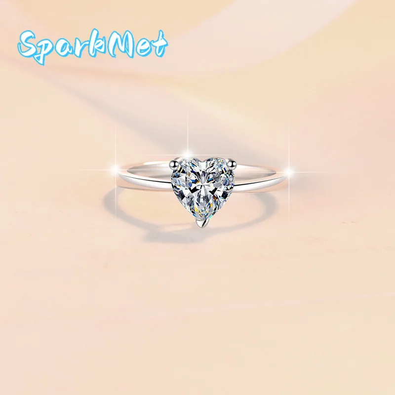 

Кольцо Sparkmet в форме сердца из платины PT950 с муассанитом 1 карат для женщин – Изысканное сердцевидное исполнение, 1 карат, привлекательное, устойчивое к деформации платиновое покрытие