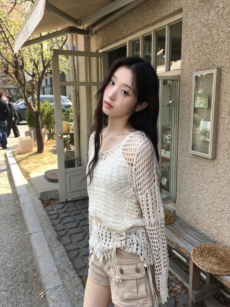 

Summer 2025 New Vaion n V-ne Hollow Knitted Cover up Women's Lazy Sle Design Sense Top Loose Fit Long Sve