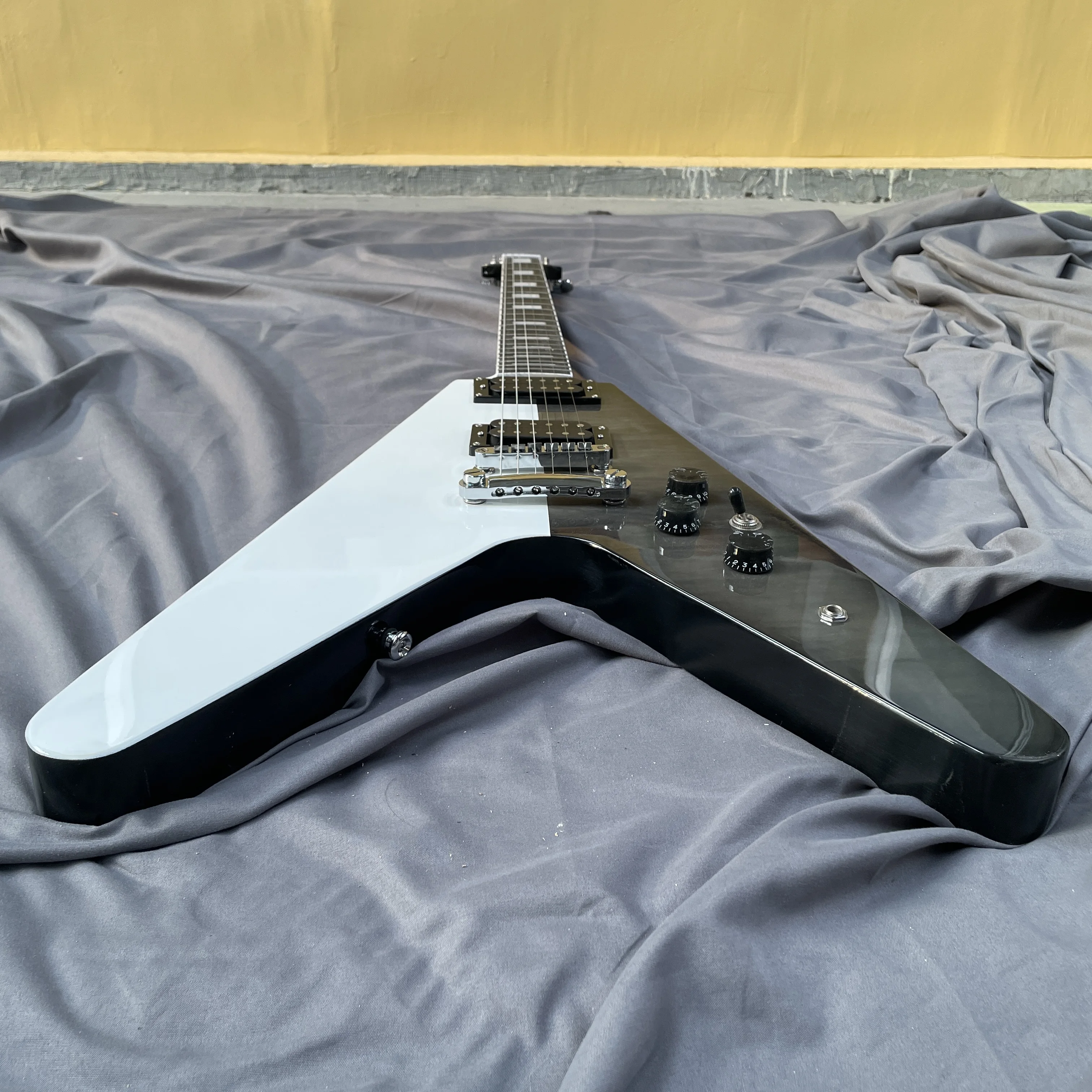 In Stock Top Solid wood 6-string Electric Guitars 2H pickup guitarra Mahogany body electric guitar chrome hardware guitarra