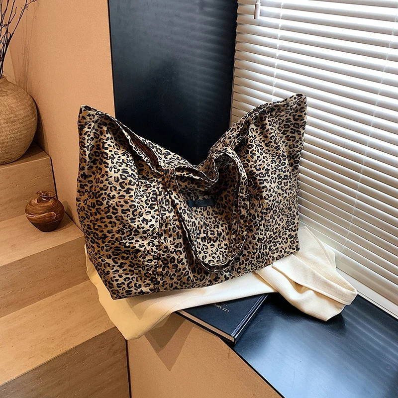 Lona zíper 2024 novo designer bolsa de ombro leopardo impressão grande capacidade popular moda sacola macio simples versátil bolsa