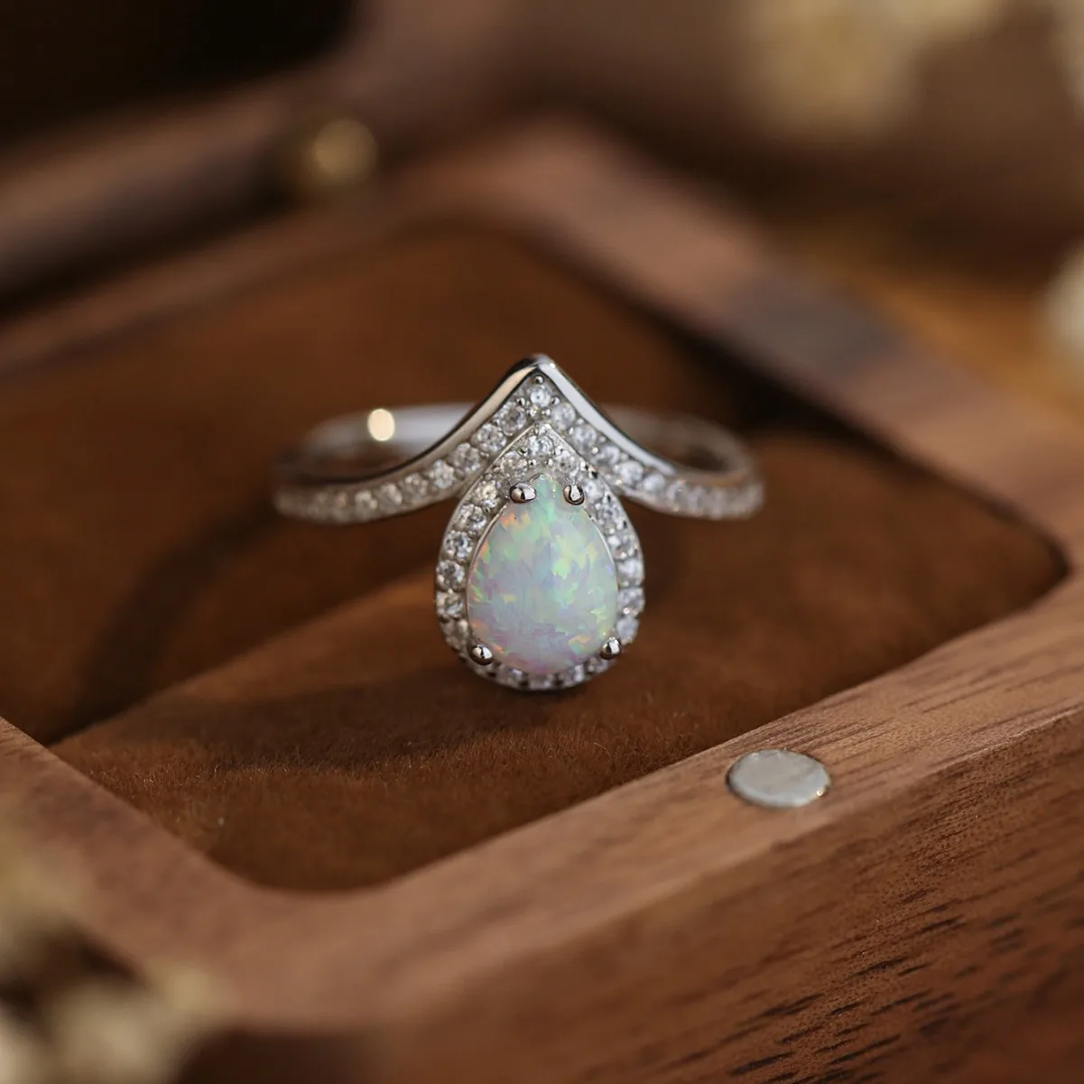 

2025 хит продаж, стерлинговое серебро S925, белое кольцо Aobao в форме капли, модное кольцо для женщин