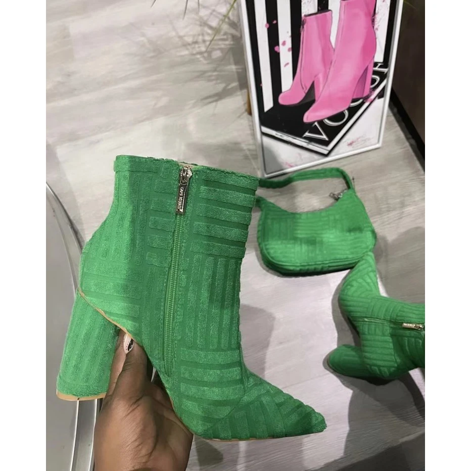 

Женские зимние ботинки-полусапожки из махровой ткани на толстом высоком каблуке с острым носком, однотонные, большие размеры