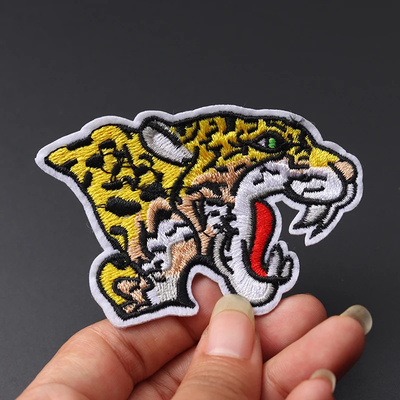 Left tiger head size: 8.3x6cm Cloth Patches Embroidered Applique Sewing Clothes Apparel Accessories Badges yellow