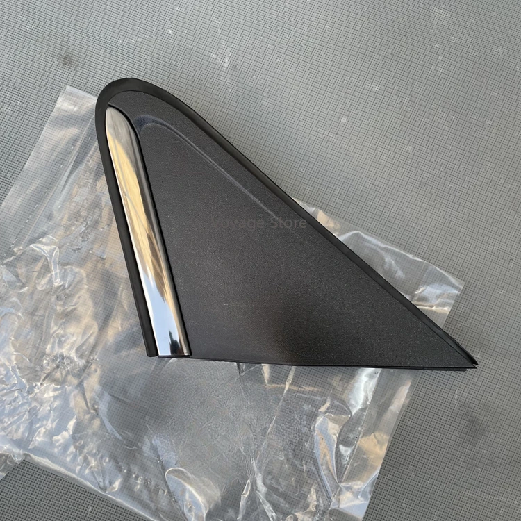 Suitable for Baojun 560 rearview mirror outer triangle panel fender decorative cover leaf panel reverse mirror plastic cover