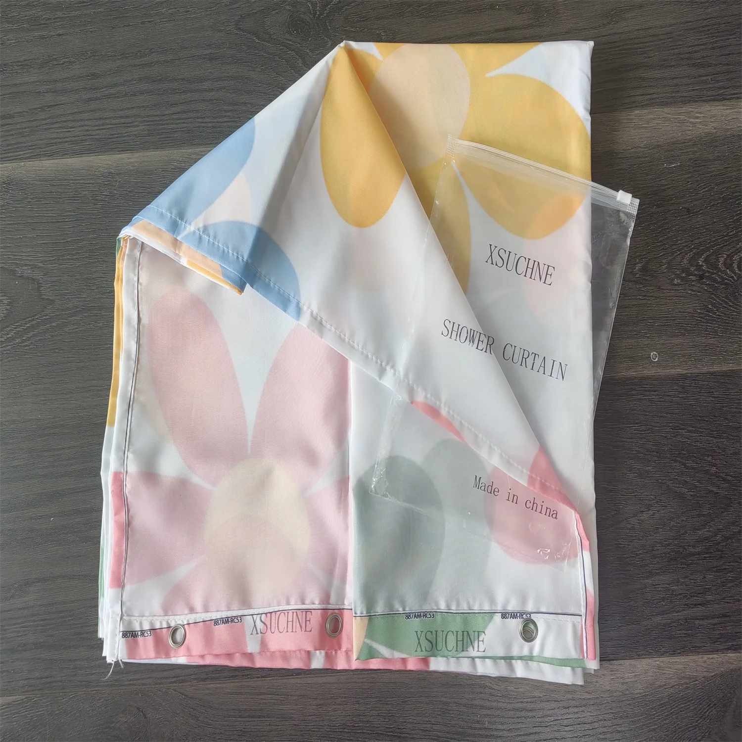 XSUCHNE Polyester fabric shower curtain. Simple style. Bathroom interior decoration.