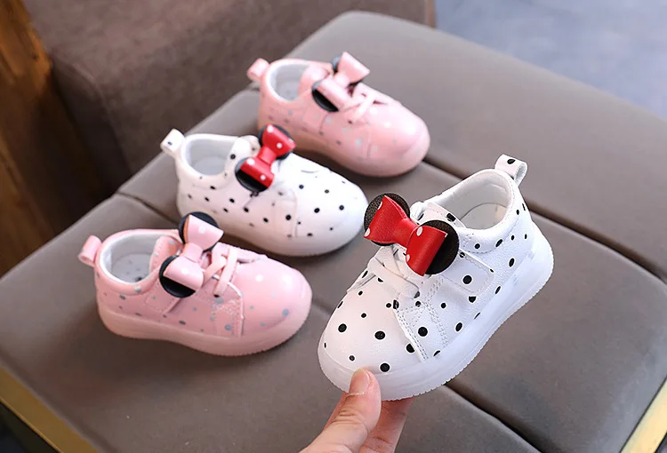 Kids Glowing Light Sneakers Girls Shiny Light Shoes Little Boys Casual Luminous Sneakers Children\'s Fashion Light-up Board Shoes